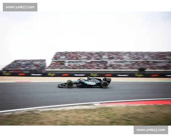 风驰电掣！F1电竞世界赛上演教科书式漂移，观众直呼过瘾